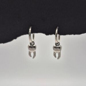 Creole mit Zahnohrring